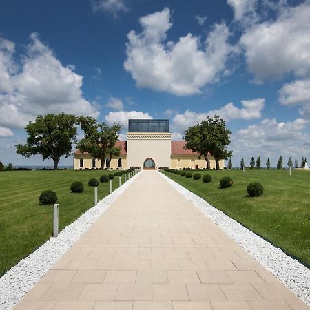 伊洛克Ladanjsko Imanje Principovac住宿加早餐旅馆 外观 照片