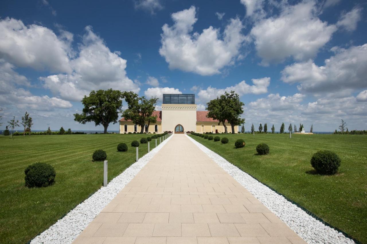 伊洛克Ladanjsko Imanje Principovac住宿加早餐旅馆 外观 照片